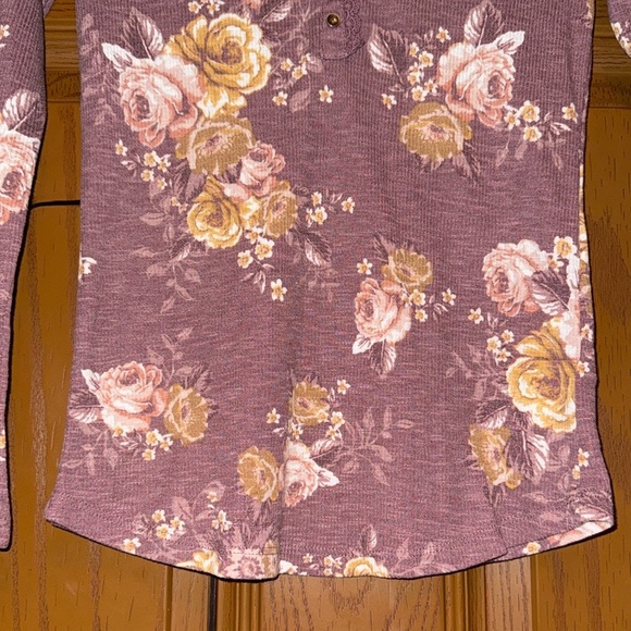 NEW! Maurices Pink Mauve Floral Print Lace Detail V-Neck Long Sleeve Henley Top - Picture 13 of 16